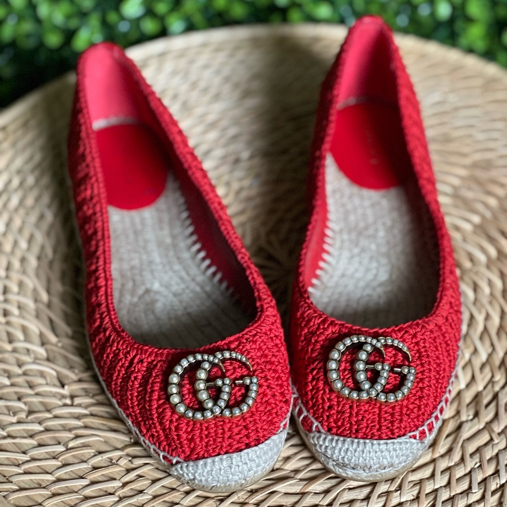 Gucci red crotchet flat espadrilles with pearls 36